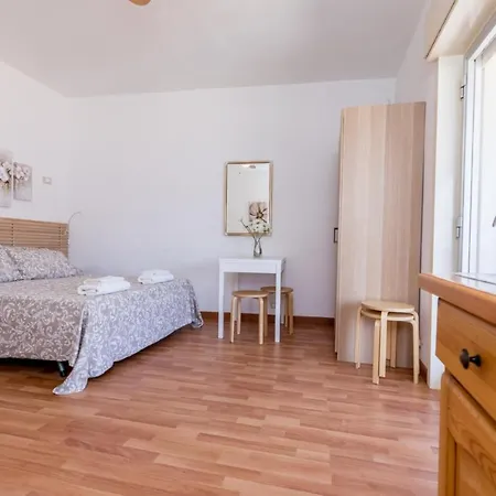 Belvedere Naxos 10 *